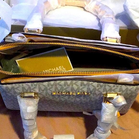 SALE Brand New‼️ Michael Kors satchel bags - Picture 6 of 6